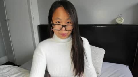 Snapshot of naughtynerdygirl chatting on 10/18/25, 12:17 Gigi Chu  online show from 10/18/25, 12:17