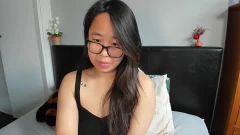 Snapshot of naughtynerdygirl chatting on 03/12/26, 02:12 Gigi Chu online show from 03/12/26, 02:12