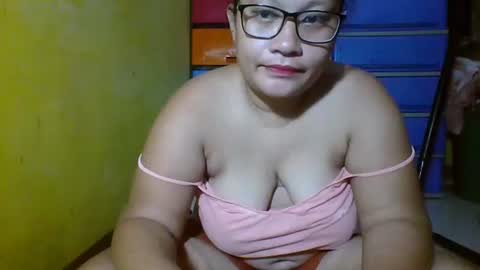 Snapshot of naughtypinay08 chatting on 09/27/25, 01:16 juls online show from 09/27/25, 01:16
