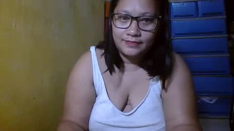 Snapshot of naughtypinay08 chatting on 10/21/25, 08:42 juls online show from 10/21/25, 08:42