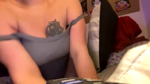 Snapshot of naughtyred25 chatting on 11/02/25, 07:33 naughtyred23 online show from 11/02/25, 07:33