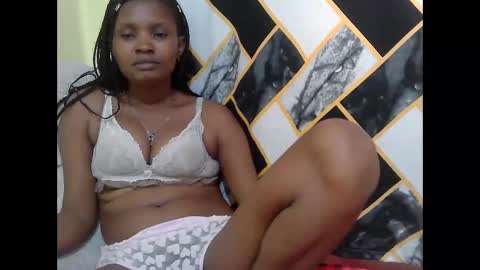 Snapshot of naughtysammur25 chatting on 04/17/26, 08:06 naughtyqueen online show from 04/17/26, 08:06