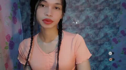 Snapshot of naughtysunshinepinay chatting on 06/18/26, 12:00 Celine online show from 06/18/26, 12:00