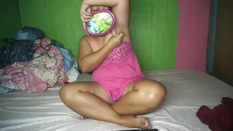 Snapshot of naughtyvina4u chatting on 12/15/24, 06:07 VI NA online show from 12/15/24, 06:07