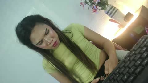 Snapshot of naughtywildvenice chatting on 02/12/25, 04:44 naughtywildvenice online show from 02/12/25, 04:44