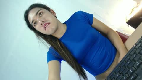 Snapshot of naughtywildvenice chatting on 02/19/25, 03:38 naughtywildvenice online show from 02/19/25, 03:38