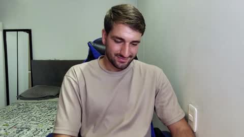 Snapshot of naugthy18boy chatting on 03/17/26, 07:39 Nico online show from 03/17/26, 07:39