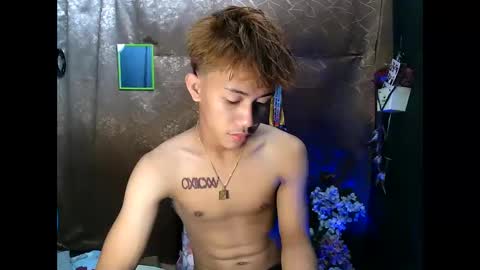 Snapshot of naugthyboyloy chatting on 09/22/25, 02:57 Loy online show from 09/22/25, 02:57