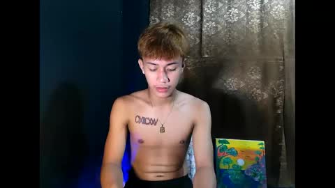 Snapshot of naugthyboyloy chatting on 09/27/25, 03:17 Loy online show from 09/27/25, 03:17
