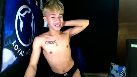 Snapshot of naugthyboyloy chatting on 11/16/25, 04:01 Loy online show from 11/16/25, 04:01