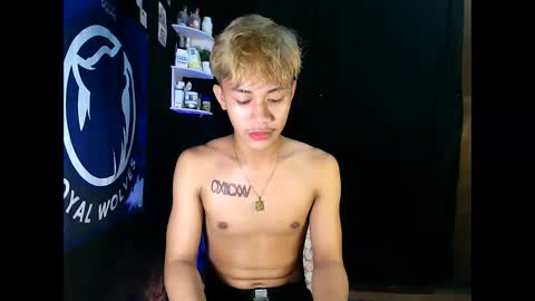 Snapshot of naugthyboyloy chatting on 11/17/25, 06:03 Loy online show from 11/17/25, 06:03