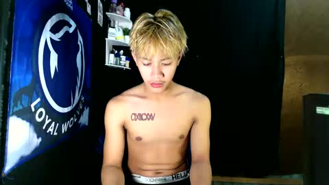 Snapshot of naugthyboyloy chatting on 11/22/25, 03:55 Loy online show from 11/22/25, 03:55