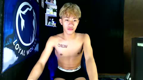 Snapshot of naugthyboyloy chatting on 11/23/25, 09:09 Loy online show from 11/23/25, 09:09