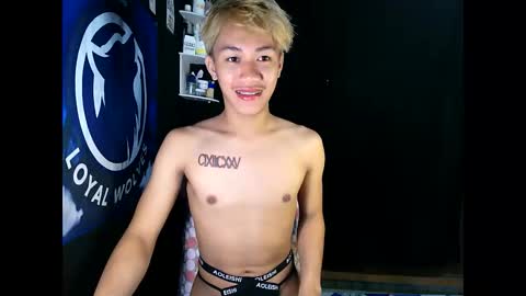 Snapshot of naugthyboyloy chatting on 11/27/25, 02:30 Loy online show from 11/27/25, 02:30