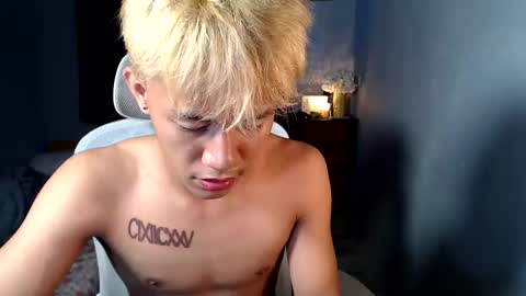 Snapshot of naugthyboyloy chatting on 12/14/25, 04:45 Loy online show from 12/14/25, 04:45