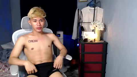 Snapshot of naugthyboyloy chatting on 12/16/25, 06:35 Loy online show from 12/16/25, 06:35