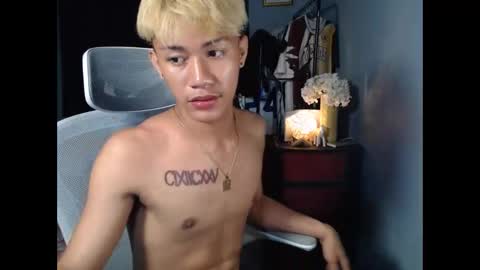 Snapshot of naugthyboyloy chatting on 12/18/25, 06:14 Loy online show from 12/18/25, 06:14