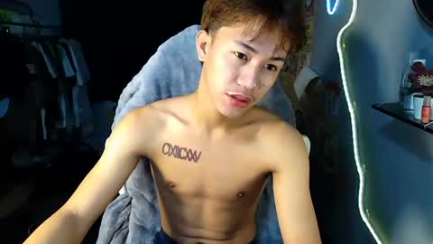 Snapshot of naugthyboyloy chatting on 06/21/26, 08:55 Loy online show from 06/21/26, 08:55