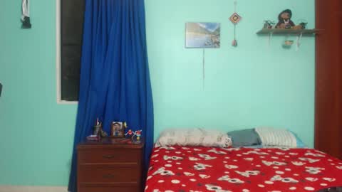 Snapshot of naugthymilf23 chatting on 11/27/25, 01:40 keyra online show from 11/27/25, 01:40