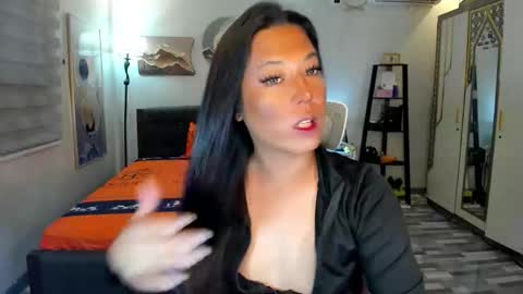 Snapshot of naugtycummer69 chatting on 12/01/25, 05:01 JAY online show from 12/01/25, 05:01