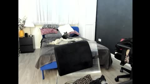 Snapshot of nauty_leila chatting on 02/15/26, 06:54 KimBeee online show from 02/15/26, 06:54