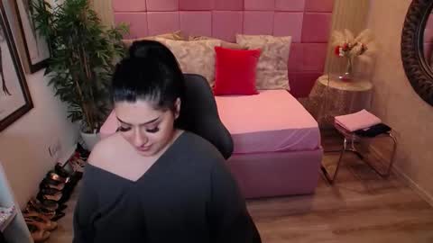 Snapshot of nayanoirx chatting on 12/22/25, 10:23 Eliza online show from 12/22/25, 10:23