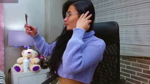 Snapshot of nayecloud chatting on 01/16/25, 04:17 Naye online show from 01/16/25, 04:17