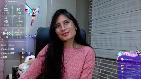 Snapshot of nayecloud chatting on 01/19/25, 04:44 Naye online show from 01/19/25, 04:44