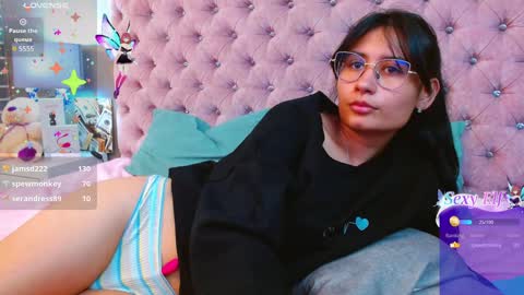 Snapshot of nayecloud chatting on 01/28/25, 07:00 Naye online show from 01/28/25, 07:00