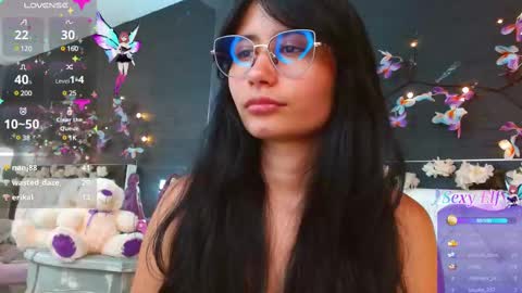 Snapshot of nayecloud chatting on 03/01/25, 09:40 Naye online show from 03/01/25, 09:40