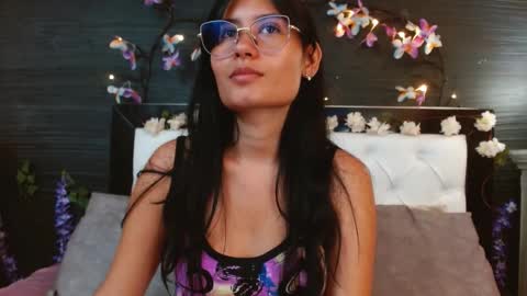 Snapshot of nayecloud chatting on 03/12/25, 07:35 Naye online show from 03/12/25, 07:35