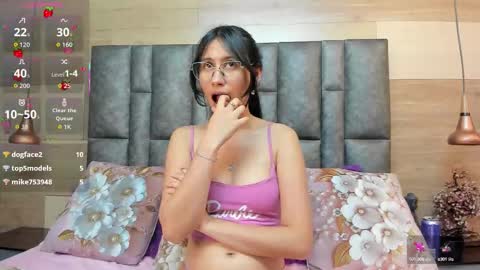 Snapshot of nayecloud chatting on 09/19/25, 03:56 Naye online show from 09/19/25, 03:56