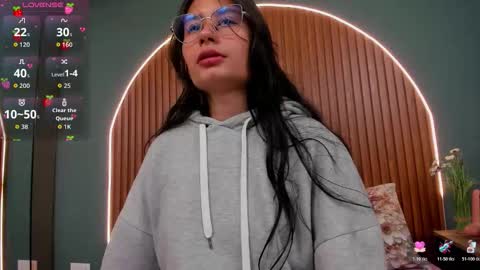 Snapshot of nayecloud chatting on 10/29/25, 03:31 Naye online show from 10/29/25, 03:31