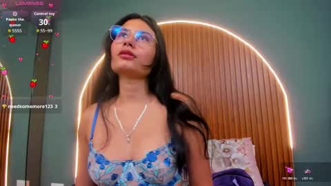 Snapshot of nayecloud chatting on 11/01/25, 03:52 Naye online show from 11/01/25, 03:52