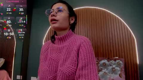 Snapshot of nayecloud chatting on 11/19/25, 03:39 Naye online show from 11/19/25, 03:39