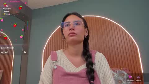 Snapshot of nayecloud chatting on 11/30/25, 03:43 Naye online show from 11/30/25, 03:43