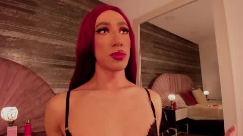 Nayla  online show from 06/01/26, 08:10