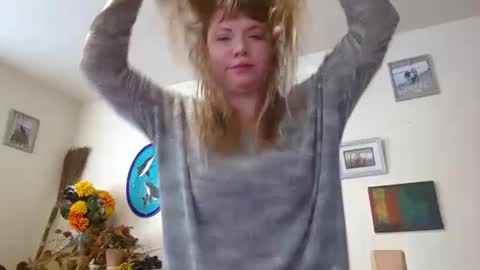 Snapshot of nealiana96 chatting on 12/04/24, 11:35 Nealiana online show from 12/04/24, 11:35