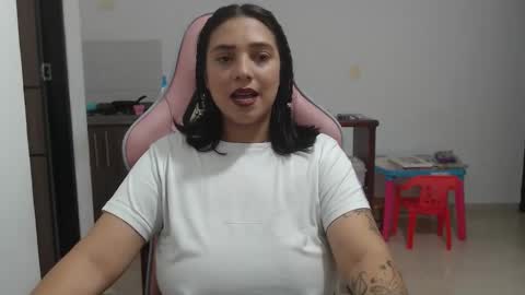 Snapshot of nebyula_star chatting on 10/26/25, 07:20 Nebyula online show from 10/26/25, 07:20