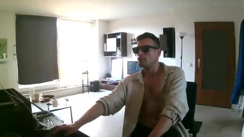 Sebastian online show from 04/17/26, 07:11