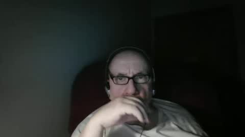 Snapshot of needlesslove chatting on 06/05/26, 03:13 Tom online show from 06/05/26, 03:13