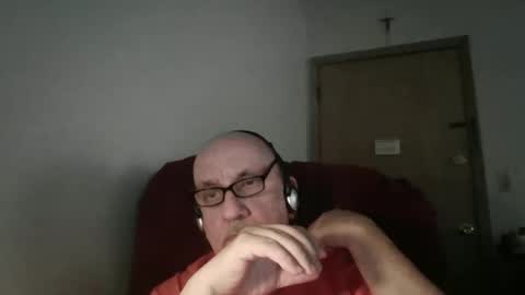 Snapshot of needlesslove chatting on 06/07/26, 09:51 Tom online show from 06/07/26, 09:51