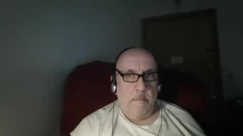 Snapshot of needlesslove chatting on 06/11/26, 11:58 Tom online show from 06/11/26, 11:58