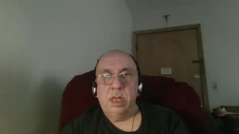 Snapshot of needlesslove chatting on 06/14/26, 09:39 Tom online show from 06/14/26, 09:39