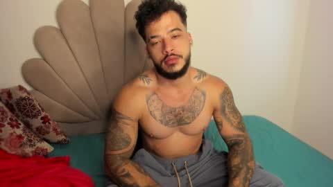 Nei turn green online show from 10/21/25, 11:11