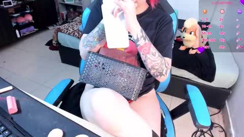 Snapshot of neeko_lol_ chatting on 09/20/25, 07:09 Geek Nicole    im Neeko UwU online show from 09/20/25, 07:09