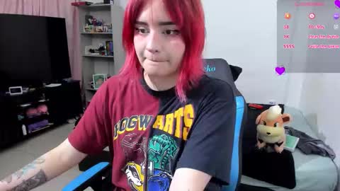 Snapshot of neeko_lol_ chatting on 09/21/25, 07:54 Geek Nicole    im Neeko UwU online show from 09/21/25, 07:54