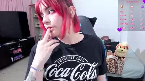 Snapshot of neeko_lol_ chatting on 09/26/25, 12:31 Geek Nicole    im Neeko UwU online show from 09/26/25, 12:31