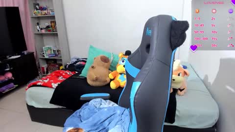 Snapshot of neeko_lol_ chatting on 10/09/25, 07:56 Geek Nicole    im Neeko UwU online show from 10/09/25, 07:56