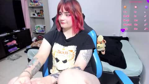 Snapshot of neeko_lol_ chatting on 10/21/25, 06:30 Geek Nicole    im Neeko UwU online show from 10/21/25, 06:30